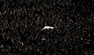        Arieh Levish Teitelbaum,       .    ,  ,    ,      ,        . 2  2008 . JONATHAN NACKSTRAND/AFP/Getty Images
